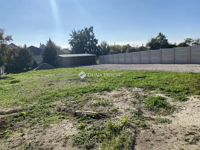 Eladó telek Ercsi 705 nm