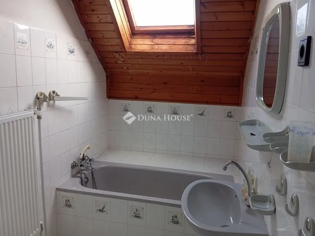 Eladó ház Kiskunlacháza 245 nm