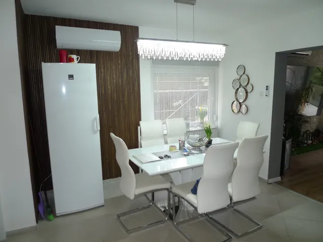 Eladó ház Budapest II. kerület, Máriaremete 175 nm