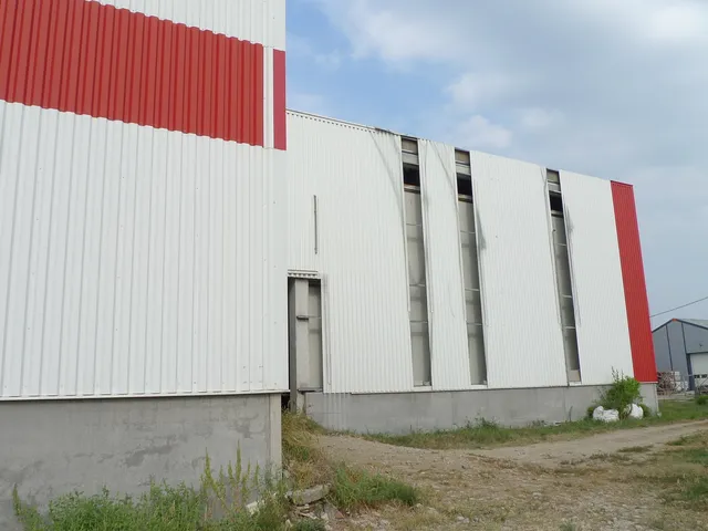 Eladó kereskedelmi és ipari ingatlan Szigetszentmiklós 3000 nm