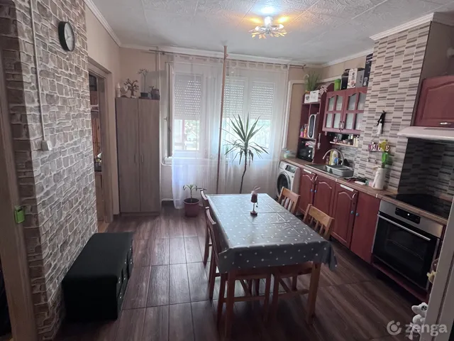 Eladó lakás Szolnok, Széchenyi-lakótelep 69 nm