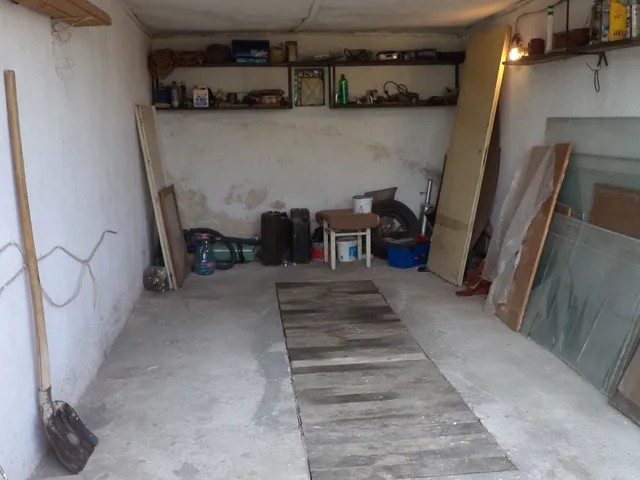 Eladó garázs Várpalota, Rákóczi Ferenc 16 nm