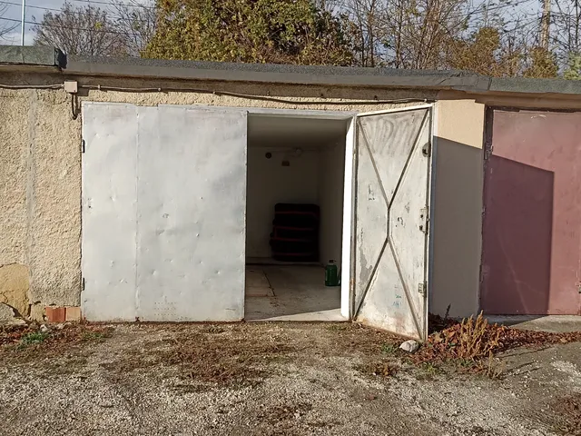 Eladó garázs Várpalota, Hétvezér 21 nm