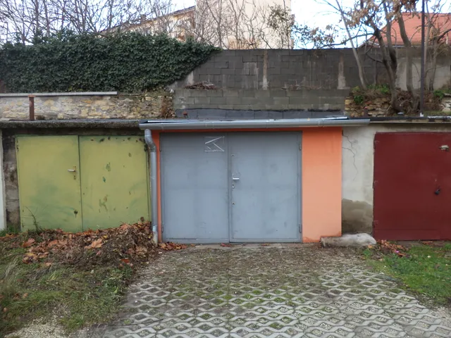 Eladó garázs Várpalota 13 nm