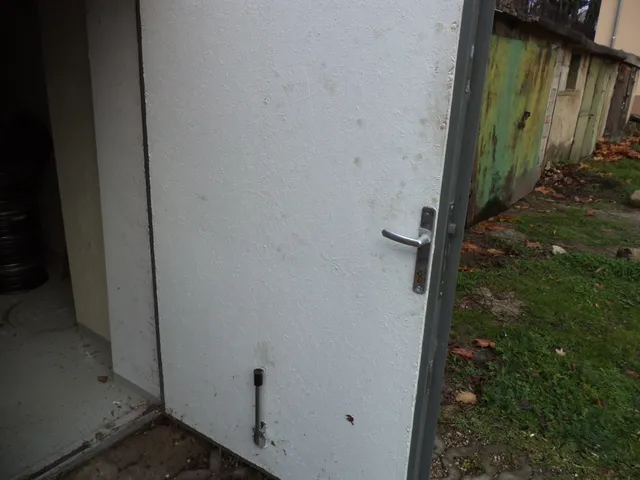 Eladó garázs Várpalota, Korompay 13 nm