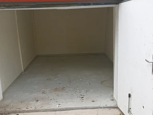 Eladó garázs Várpalota, Korompay 13 nm
