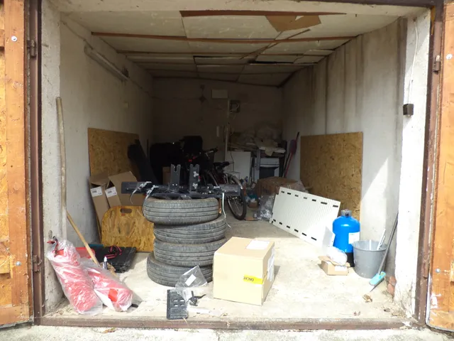 Eladó garázs Várpalota, Hóvirág utca 21 nm