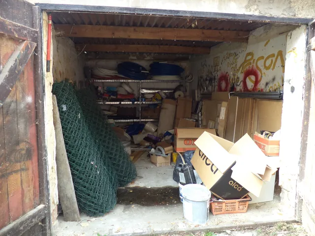 Eladó garázs Várpalota, Erdődy 17 nm