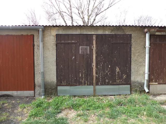 Eladó garázs Várpalota, Erdődy 17 nm