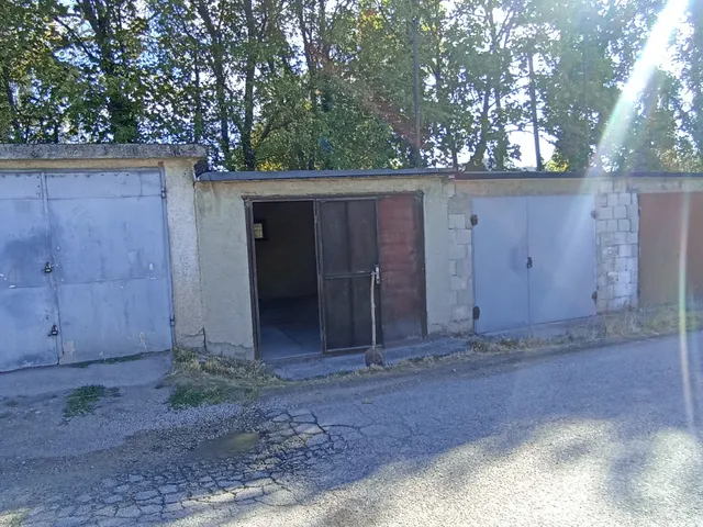 Eladó garázs Várpalota, Fehérvári út 19 nm