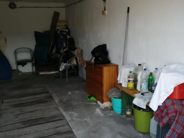 Eladó garázs Oroszlány 21 nm