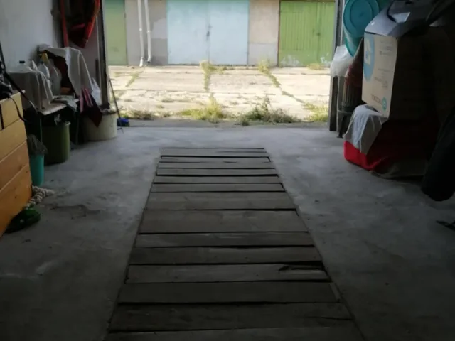 Eladó garázs Oroszlány 21 nm