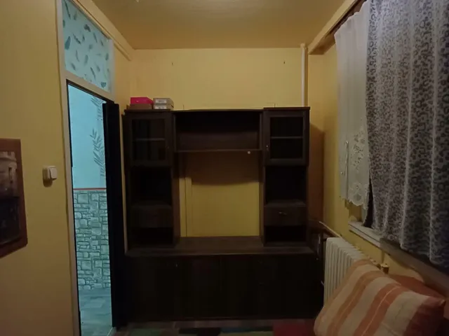 Eladó lakás Oroszlány, Borbálatelep 36 nm