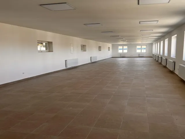 Eladó kereskedelmi és ipari ingatlan Nyíregyháza, Kertváros 222 nm