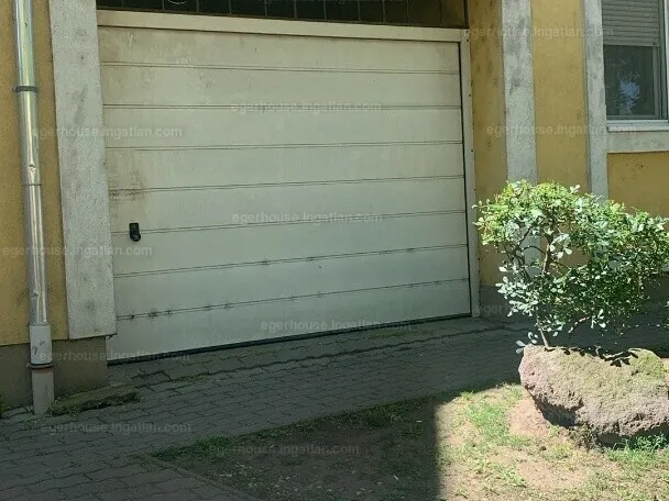 Kiadó garázs Eger, Károlyváros 19 nm