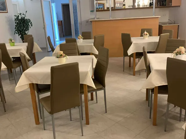 Eladó kereskedelmi és ipari ingatlan Szomolya 310 nm