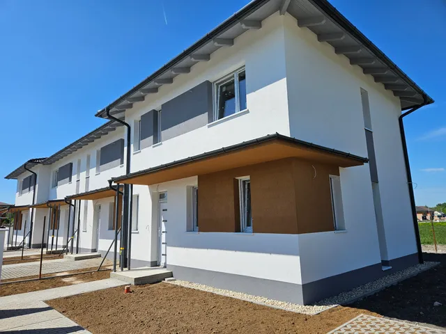 Eladó ház Balatonföldvár, Kőröshegyi út 95 nm