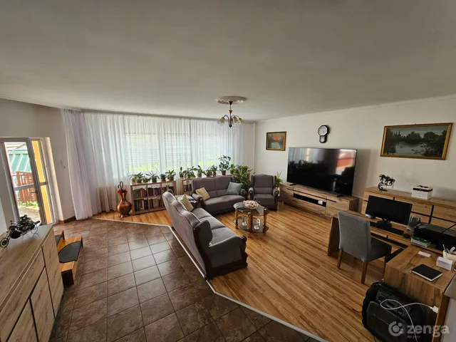 Eladó ház Kalocsa, Szénáskert 180 nm