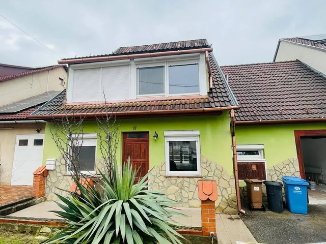 Eladó ház Pécs, Üszögpuszta 270 nm