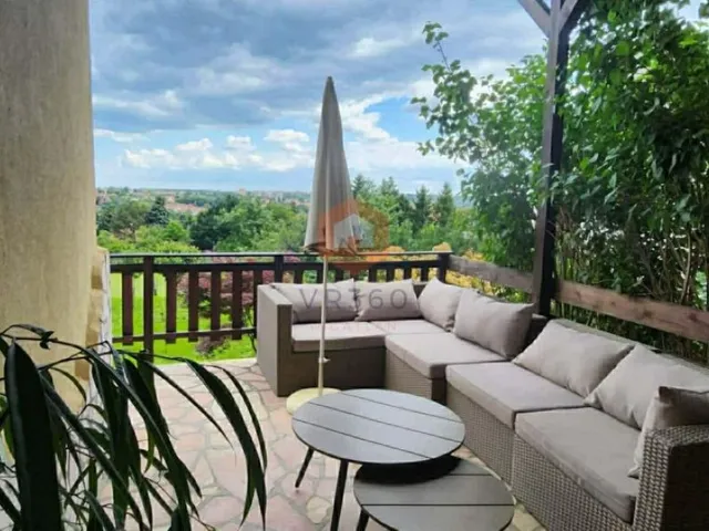 Eladó ház Pécs, Rigóder 270 nm