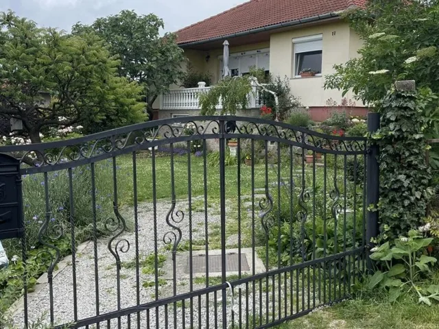 Eladó ház Pécs, Postavölgy 101 nm