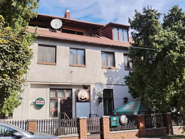 Eladó kereskedelmi és ipari ingatlan Győr, Nádorváros 222 nm