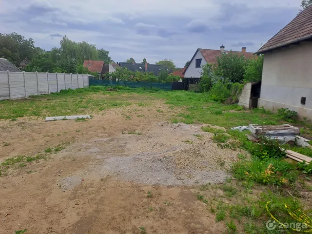 Eladó telek Gödöllő, Kertváros 750 nm