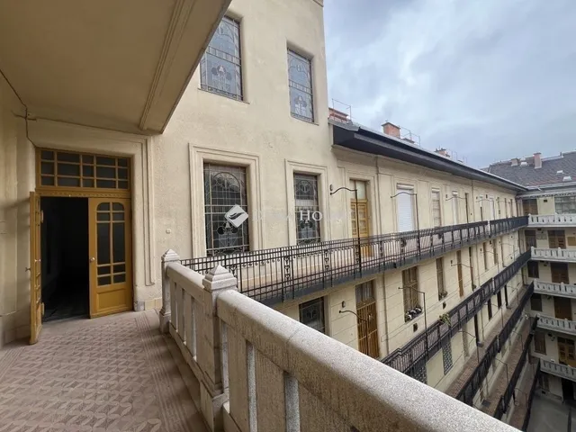 Eladó lakás Budapest VI. kerület 87 nm