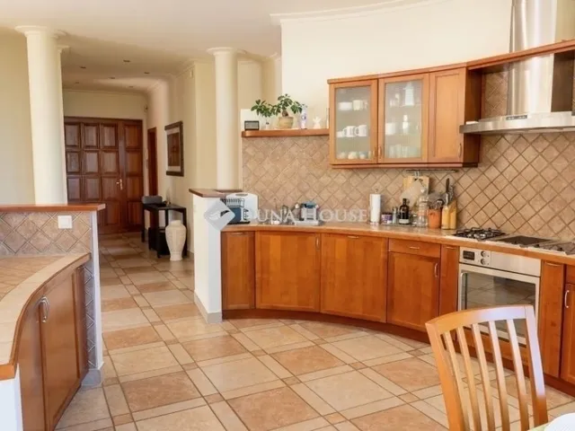 Eladó lakás Budapest III. kerület 157 nm