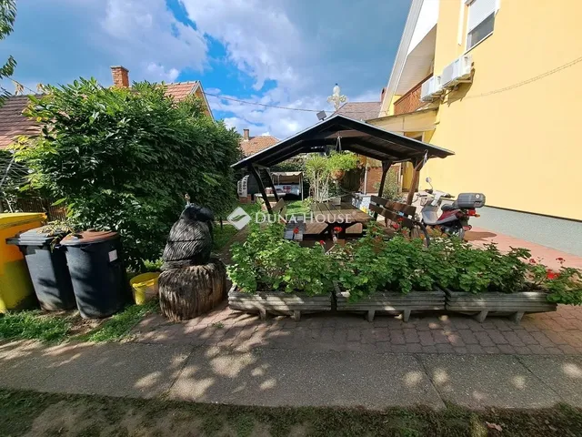 Eladó ház Balatonlelle 260 nm