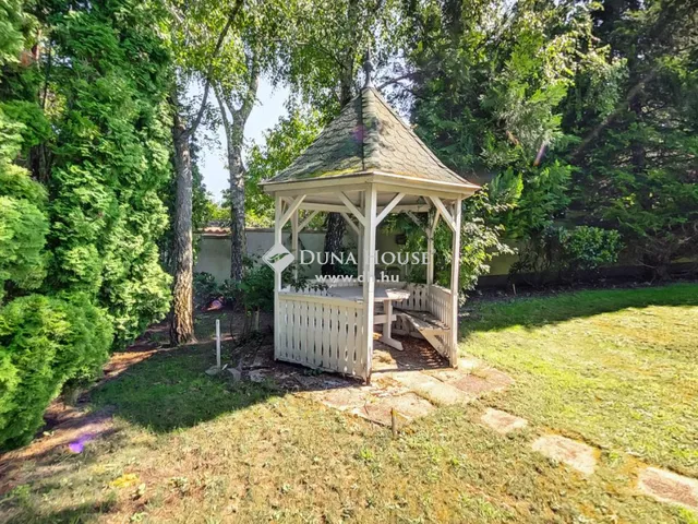 Eladó ház Budapest II. kerület, Budaliget 300 nm