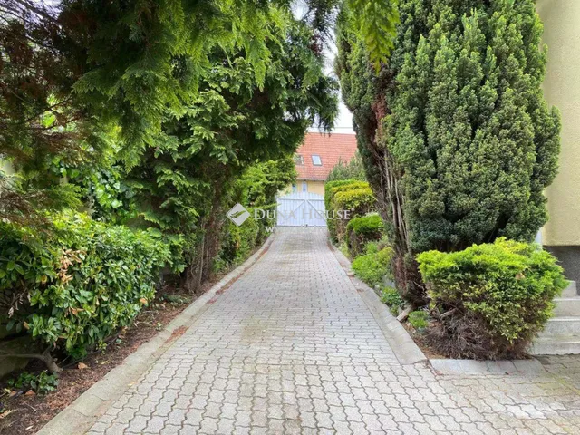 Eladó ház Budapest II. kerület, Budaliget 300 nm