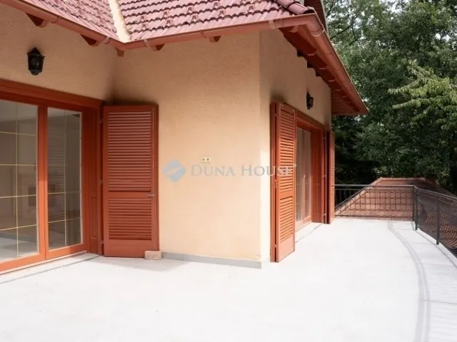 Eladó ház Leányfalu 385 nm