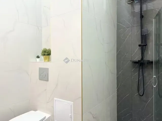 Eladó lakás Budapest VI. kerület, Nagykörúton kívüli terület 25 nm