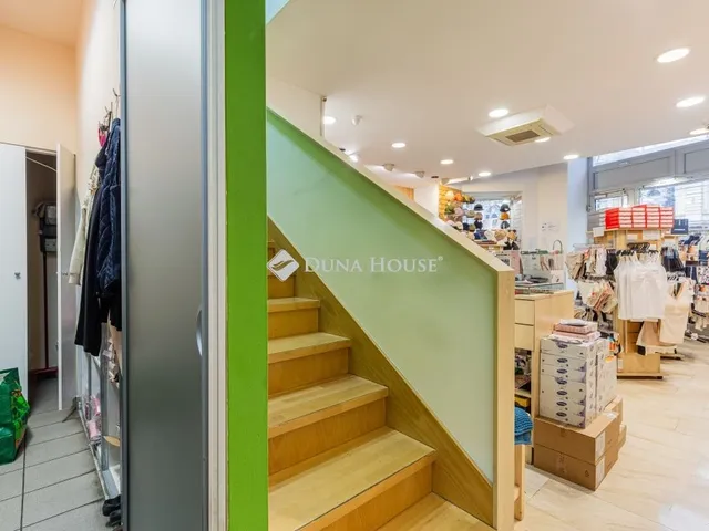 Eladó kereskedelmi és ipari ingatlan Budapest V. kerület 77 nm