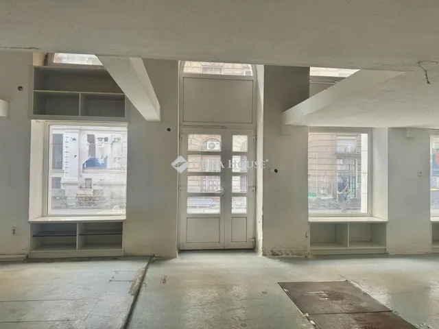 Eladó kereskedelmi és ipari ingatlan Budapest VI. kerület, Nagykörúton belüli terület 134 nm