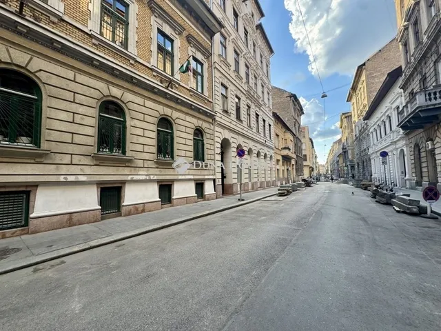 Eladó kereskedelmi és ipari ingatlan Budapest VI. kerület, Nagykörúton belüli terület 134 nm