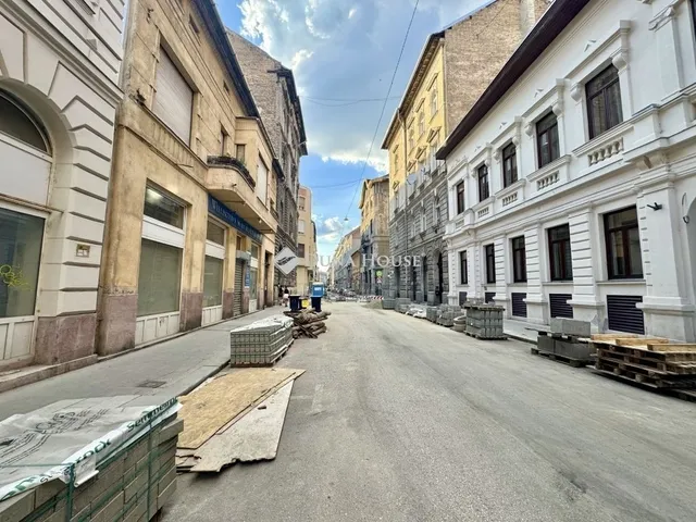 Eladó kereskedelmi és ipari ingatlan Budapest VI. kerület, Nagykörúton belüli terület 134 nm