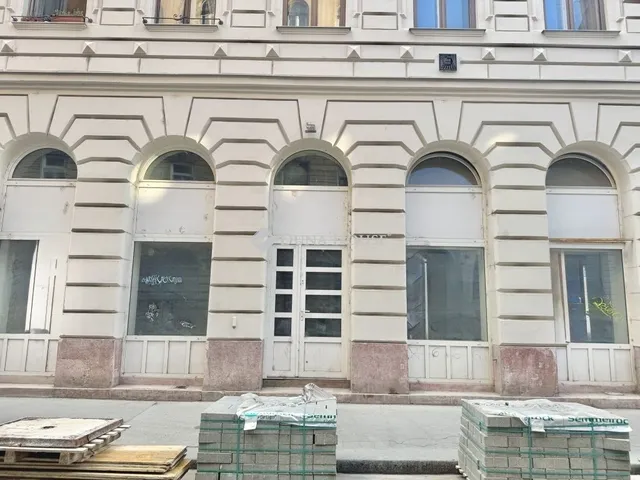 Eladó kereskedelmi és ipari ingatlan Budapest VI. kerület, Nagykörúton belüli terület 134 nm