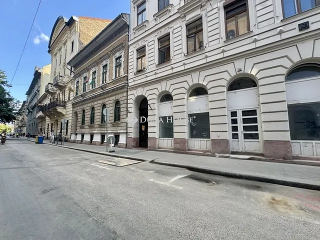 Eladó kereskedelmi és ipari ingatlan Budapest VI. kerület, Nagykörúton belüli terület 134 nm