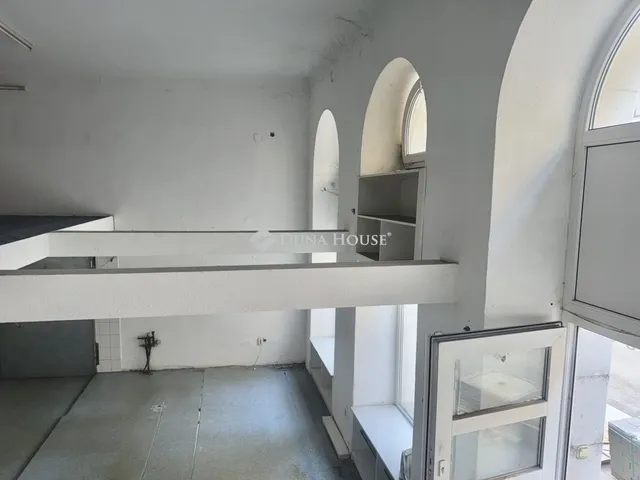 Eladó kereskedelmi és ipari ingatlan Budapest VI. kerület, Nagykörúton belüli terület 134 nm