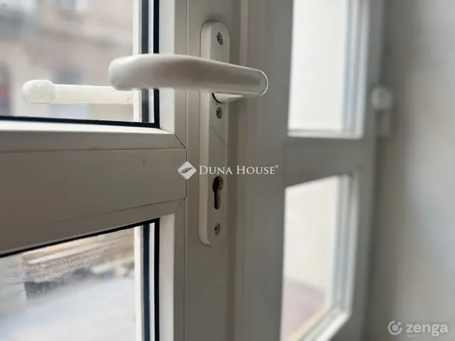 Eladó kereskedelmi és ipari ingatlan Budapest VI. kerület, Nagykörúton belüli terület 134 nm