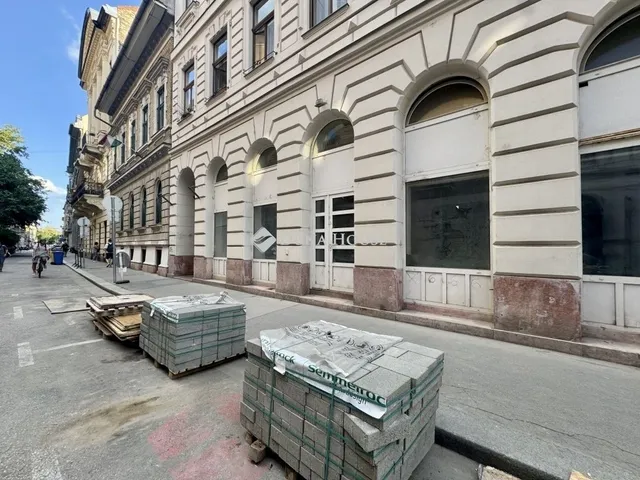 Eladó kereskedelmi és ipari ingatlan Budapest VI. kerület, Nagykörúton belüli terület 134 nm