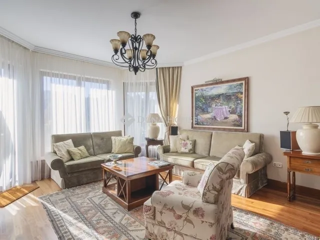 Eladó ház Budapest II. kerület 370 nm