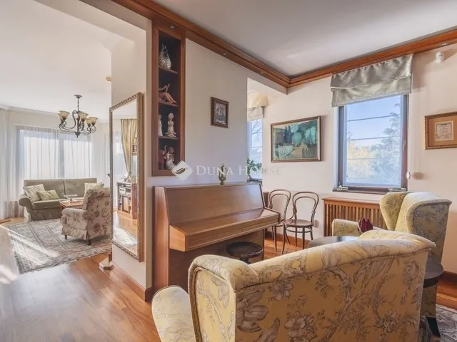 Eladó ház Budapest II. kerület 370 nm