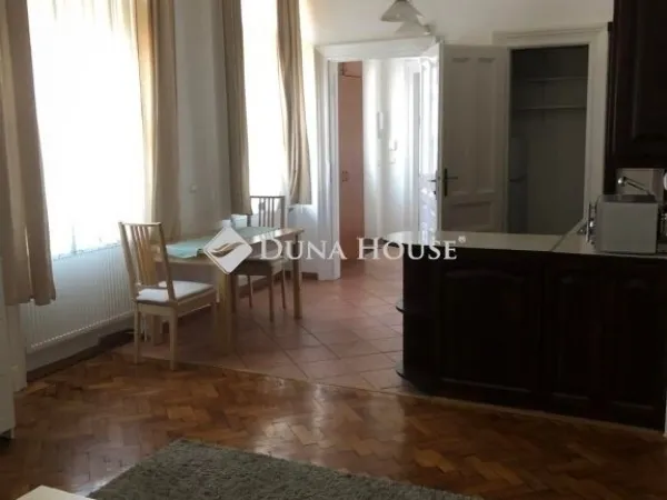 Eladó lakás Budapest V. kerület 79 nm