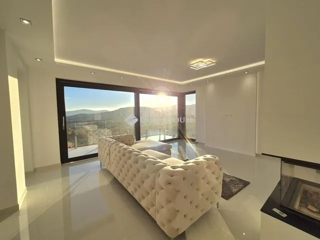 Eladó üdülő és hétvégi ház Szentendre 162 nm