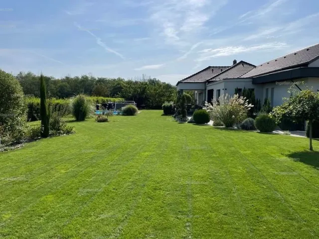 Eladó ház Szada 253 nm