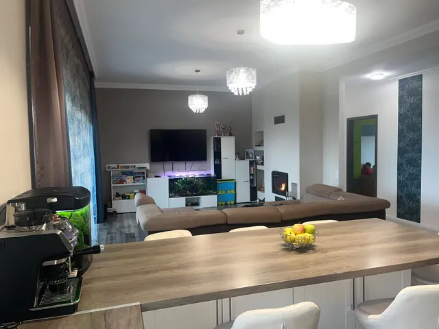 Eladó ház Szada 253 nm