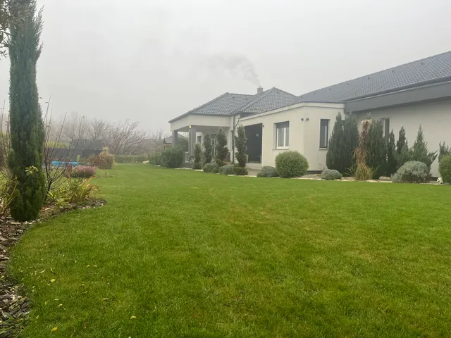 Eladó ház Szada 253 nm